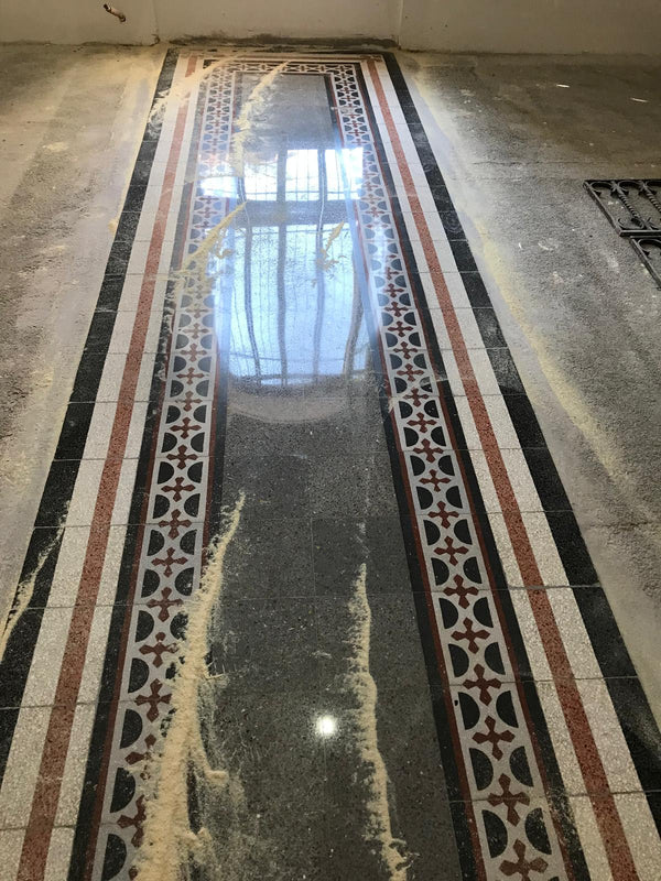 Lucidatura Pavimento con Mattoni di Cemento e Decorazione